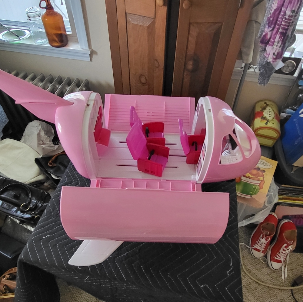 Barbie Glamour Jet - Picture 16 of 16